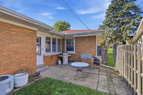 Tiny photo for 2304 E High Street, Davenport, IA 52803 (MLS # 12792844)