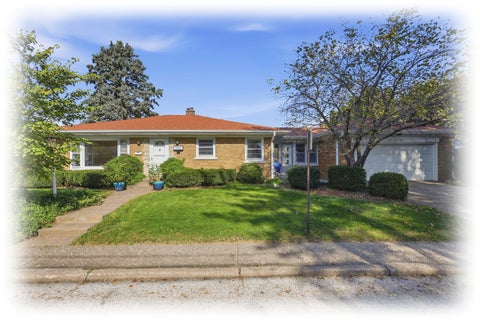 Photo of 2304 E High Street, Davenport, IA 52803 (MLS # 12792844)