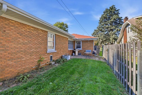 Tiny photo for 2304 E High Street, Davenport, IA 52803 (MLS # 12792844)
