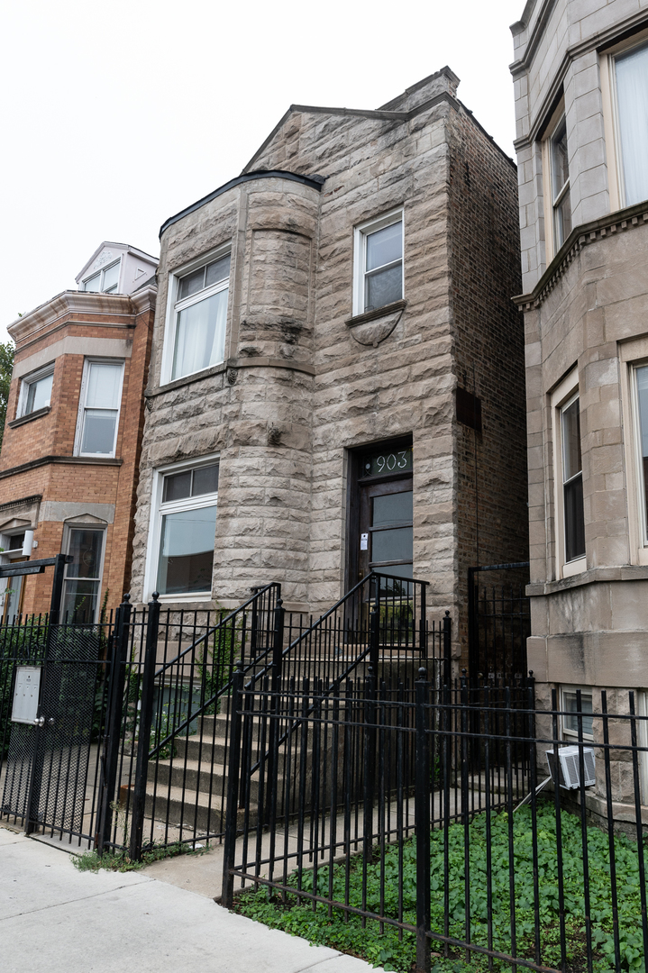 903 W Addison Avenue