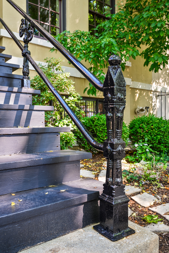 1022 W Montana Street