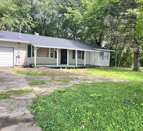 617 E FAIRVIEW Drive DeKalb IL 60115
