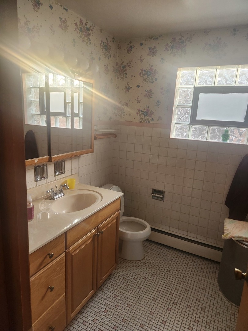 8151 S Commercial Avenue