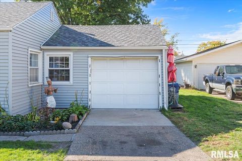 Tiny photo for 1208 18TH Street, Bettendorf, IA 52722 (MLS # QC4268778)