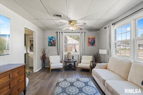 Tiny photo for 1208 18TH Street, Bettendorf, IA 52722 (MLS # QC4268778)