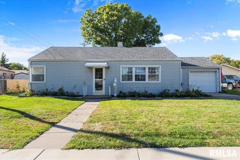 Photo of 1208 18TH Street, Bettendorf, IA 52722 (MLS # QC4268778)
