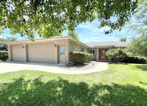 Tiny photo for 210 Mary Senica Court, Lasalle, IL 61301 (MLS # 12425436)