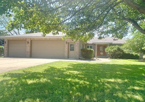 Photo of 210 Mary Senica Court, Lasalle, IL 61301 (MLS # 12425436)