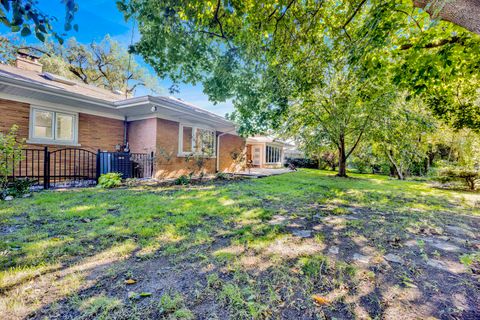 Tiny photo for 6444 N Knox Avenue, Lincolnwood, IL 60712 (MLS # 12595899)