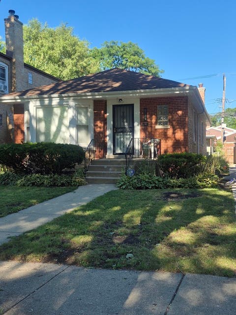 Photo of 6705 N Sacramento Avenue, Chicago, IL 60645 (MLS # 12721052)