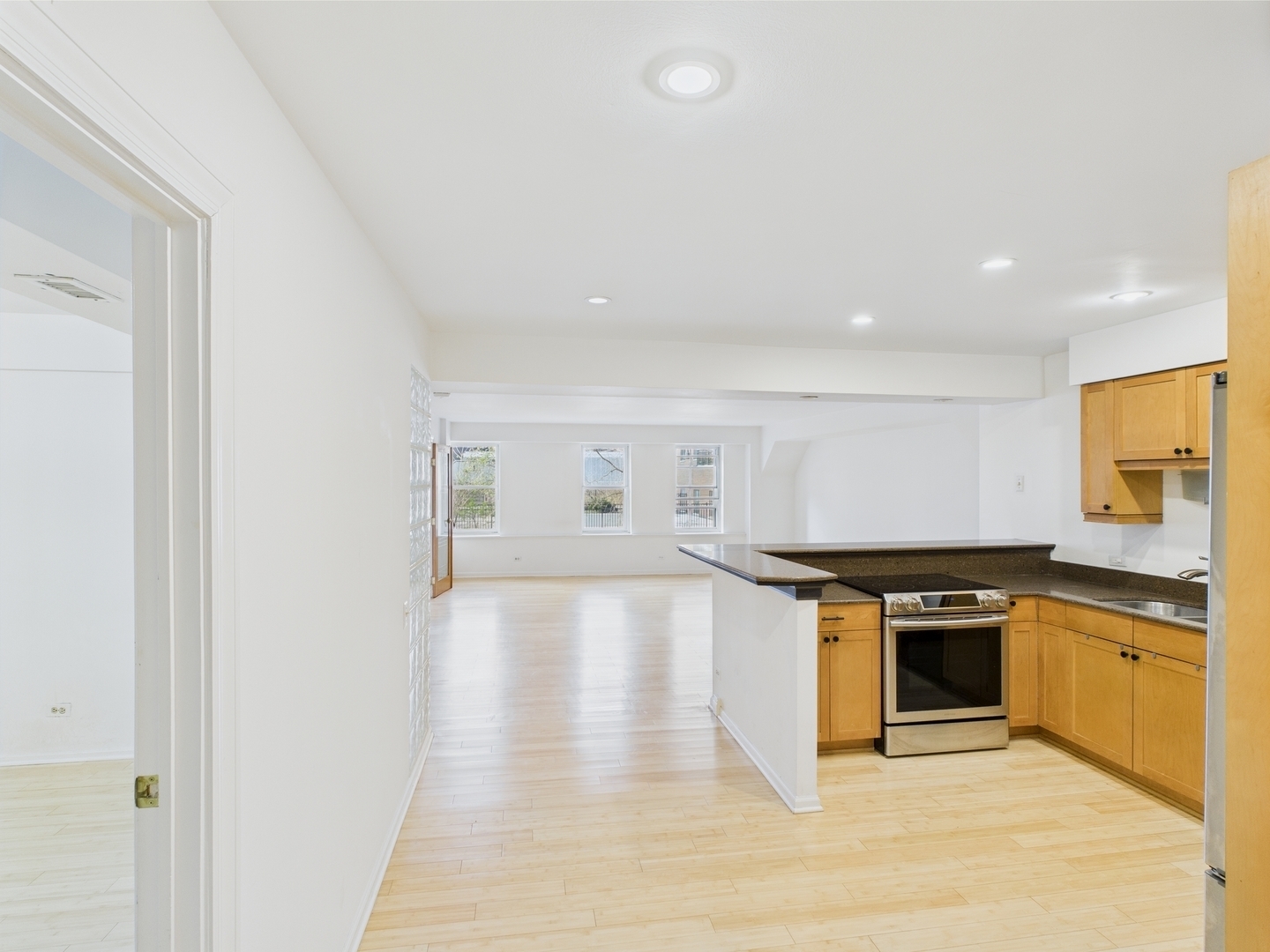 40 E 9th Street 609