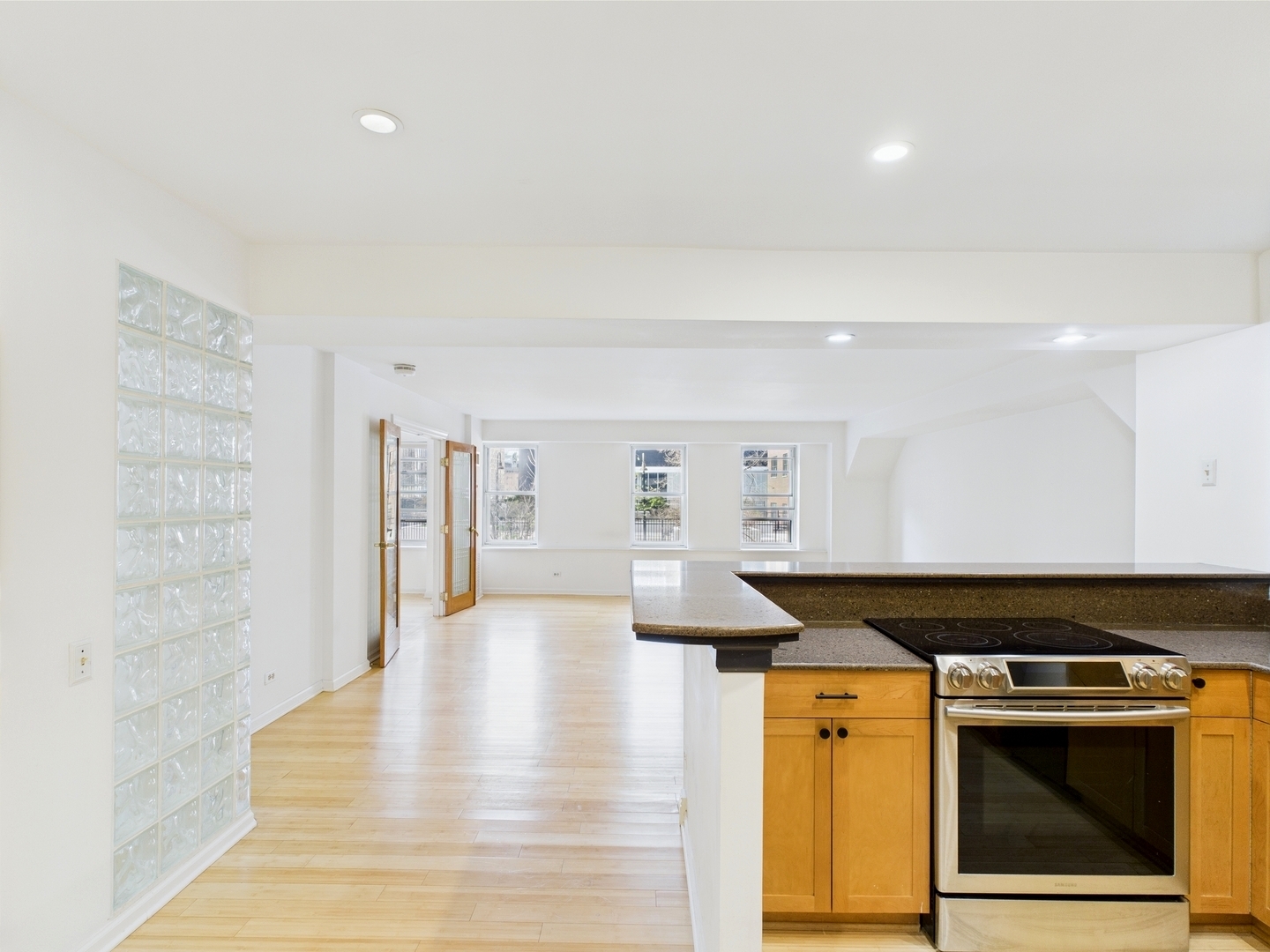 40 E 9th Street 609