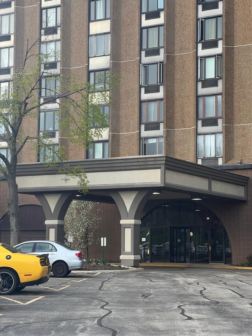 1 RENAISSANCE Place 912