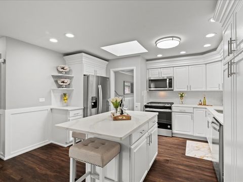 Tiny photo for 9526 S Kilbourn Avenue, Oak Lawn, IL 60453 (MLS # 12491172)