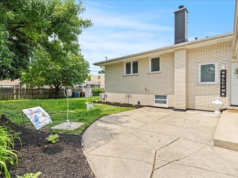 Tiny photo for 9526 S Kilbourn Avenue, Oak Lawn, IL 60453 (MLS # 12491172)