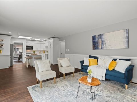 Tiny photo for 9526 S Kilbourn Avenue, Oak Lawn, IL 60453 (MLS # 12491172)
