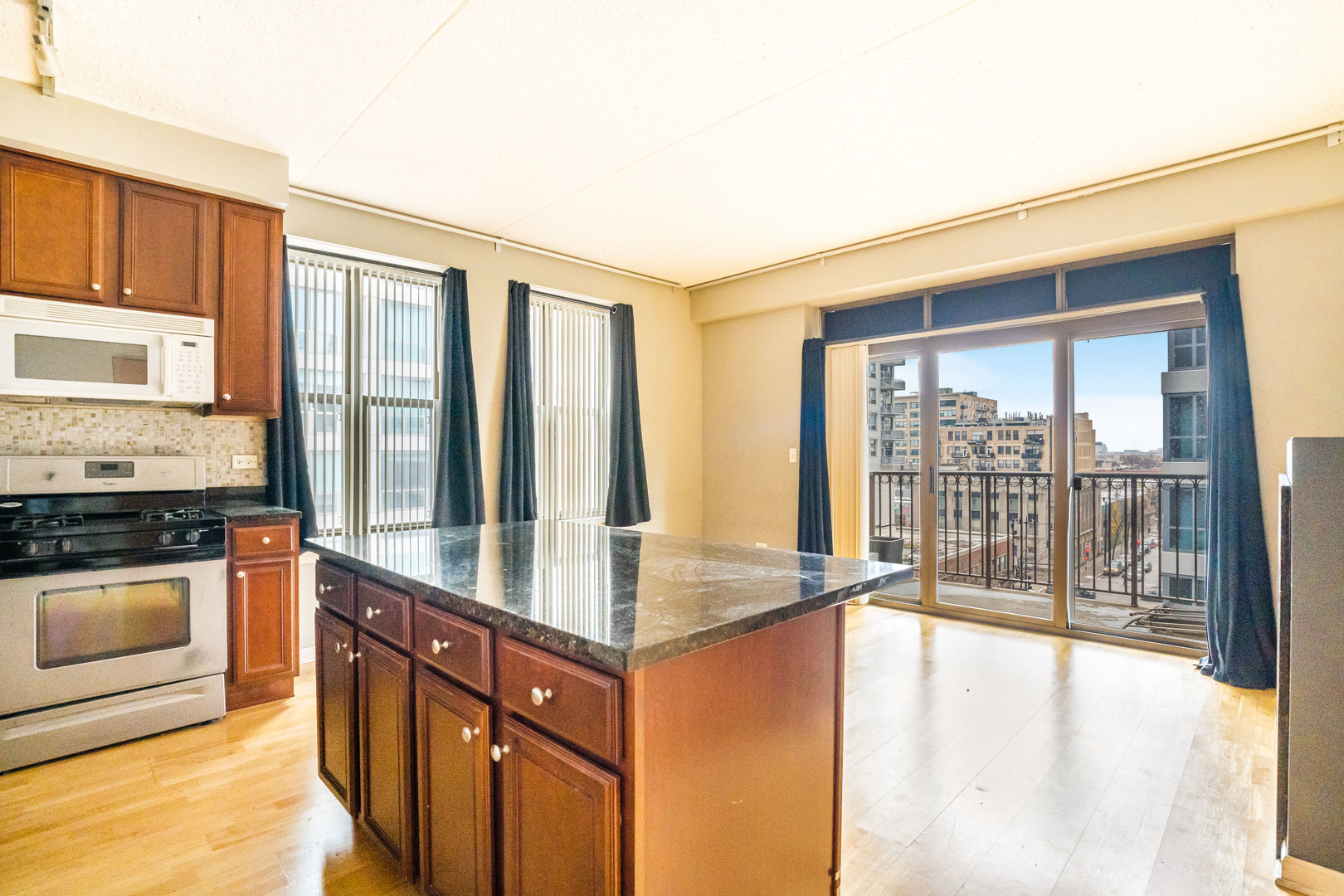 1250 S INDIANA Avenue 609