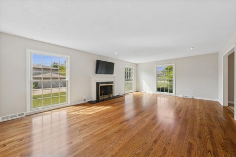 Tiny photo for 18 Shelburne Drive, Oak Brook, IL 60523 (MLS # 12485641)