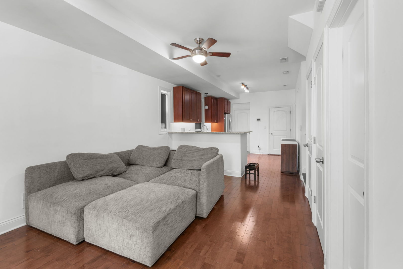 2649 W 21st Place