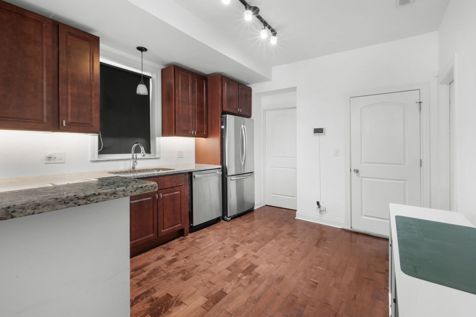 2649 W 21st Place