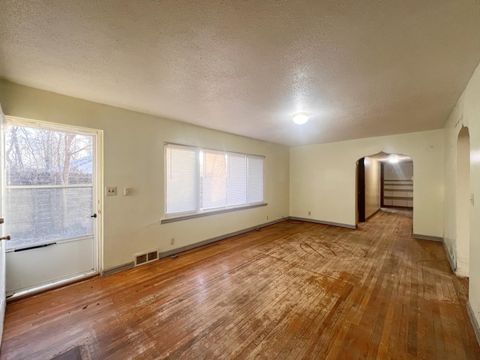 Tiny photo for 616 N Oakland Avenue, Carbondale, IL 62901 (MLS # 100000178)