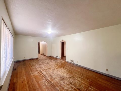 Tiny photo for 616 N Oakland Avenue, Carbondale, IL 62901 (MLS # 100000178)