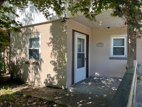 Tiny photo for 616 N Oakland Avenue, Carbondale, IL 62901 (MLS # 100000178)