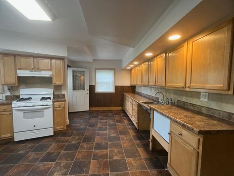 Tiny photo for 616 N Oakland Avenue, Carbondale, IL 62901 (MLS # 100000178)