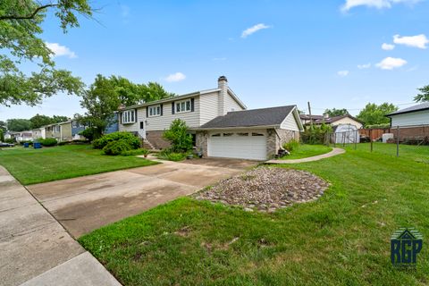 Tiny photo for 9013 W 91st Place, Hickory Hills, IL 60457 (MLS # 12438925)