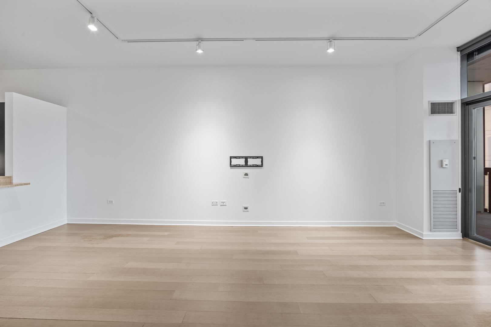 860 W BLACKHAWK Street 406