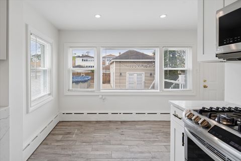 Tiny photo for 5836 N Manton Avenue, Chicago, IL 60646 (MLS # 12634205)