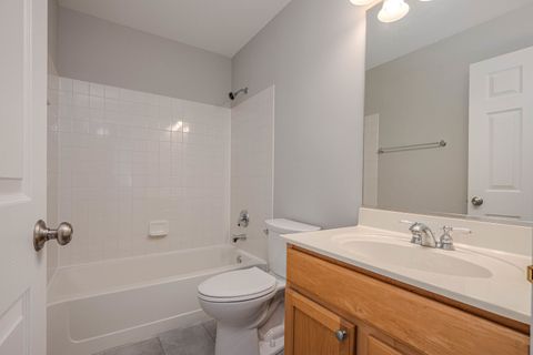 Tiny photo for 134 Woodview Court #134, Glen Ellyn, IL 60137 (MLS # 12571864)