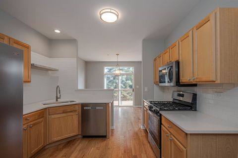 Tiny photo for 134 Woodview Court #134, Glen Ellyn, IL 60137 (MLS # 12571864)