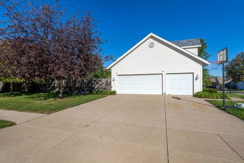 Tiny photo for 4816 Norfolk Place, Bettendorf, IA 52722 (MLS # 12787973)