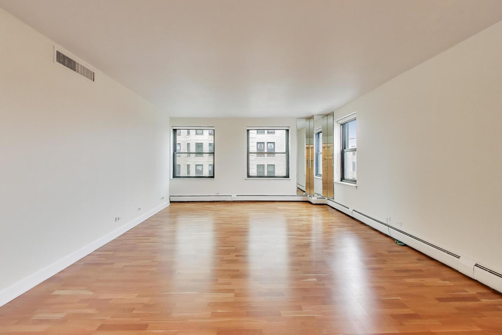 2100 N LINCOLN PARK WEST 5DS