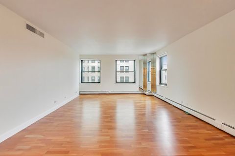 Tiny photo for 2100 N LINCOLN PARK WEST #5DS, Chicago, IL 60614 (MLS # 12540336)