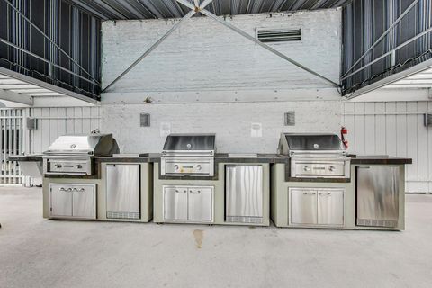 Tiny photo for 2100 N LINCOLN PARK WEST #5DS, Chicago, IL 60614 (MLS # 12540336)