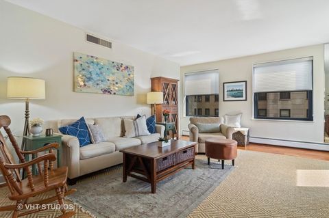 Tiny photo for 2100 N LINCOLN PARK WEST #5DS, Chicago, IL 60614 (MLS # 12540336)