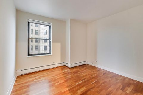 Tiny photo for 2100 N LINCOLN PARK WEST #5DS, Chicago, IL 60614 (MLS # 12540336)