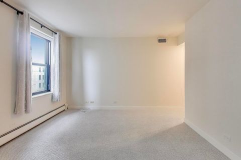 Tiny photo for 2100 N LINCOLN PARK WEST #5DS, Chicago, IL 60614 (MLS # 12540336)
