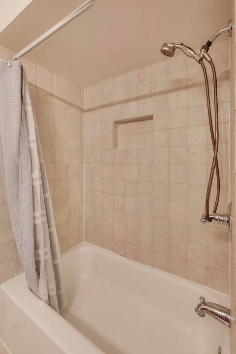 Tiny photo for 2100 N LINCOLN PARK WEST #5DS, Chicago, IL 60614 (MLS # 12540336)