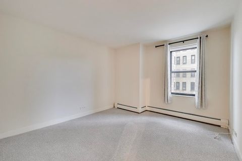Tiny photo for 2100 N LINCOLN PARK WEST #5DS, Chicago, IL 60614 (MLS # 12540336)