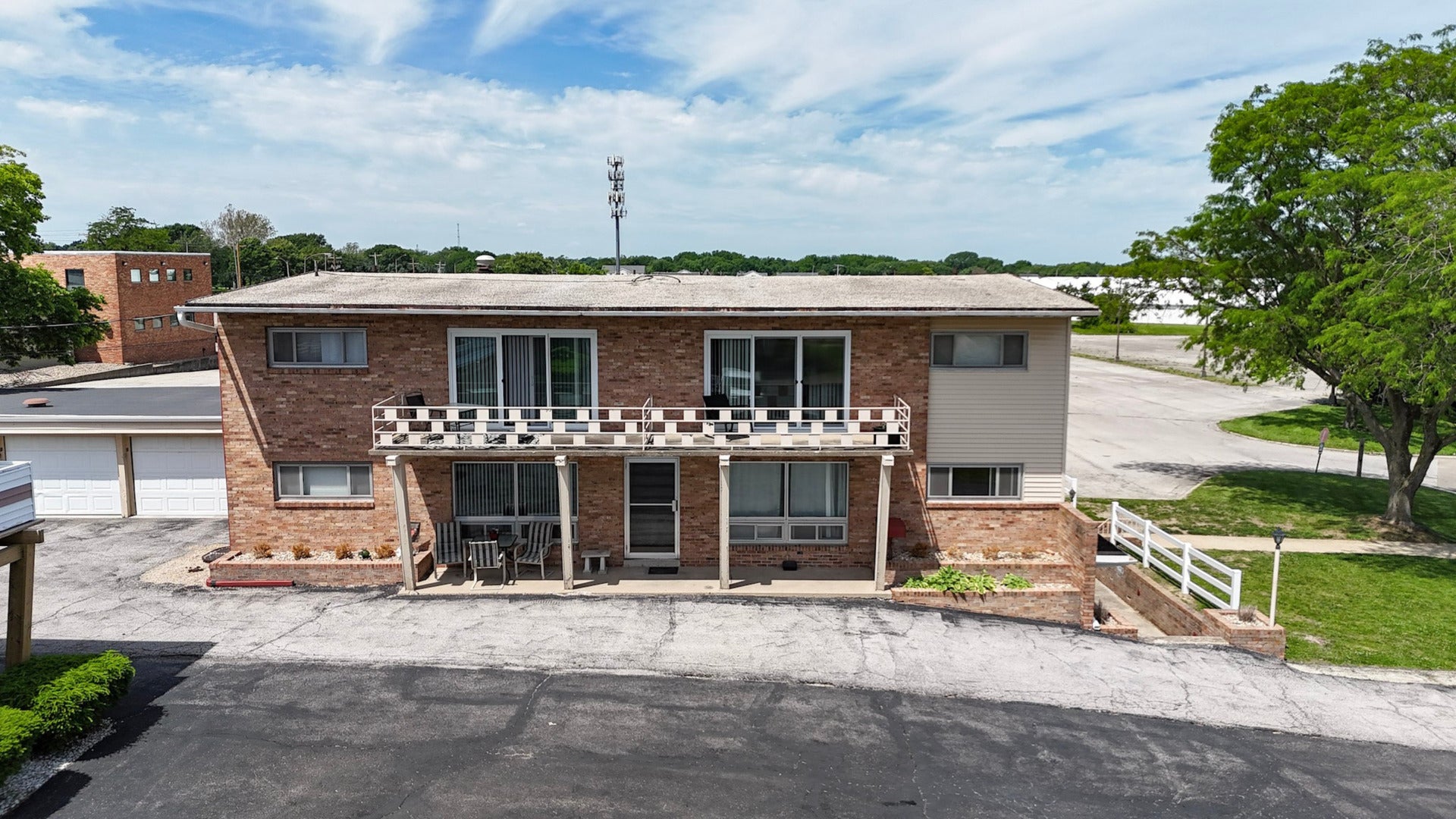 221 Robinhood Lane