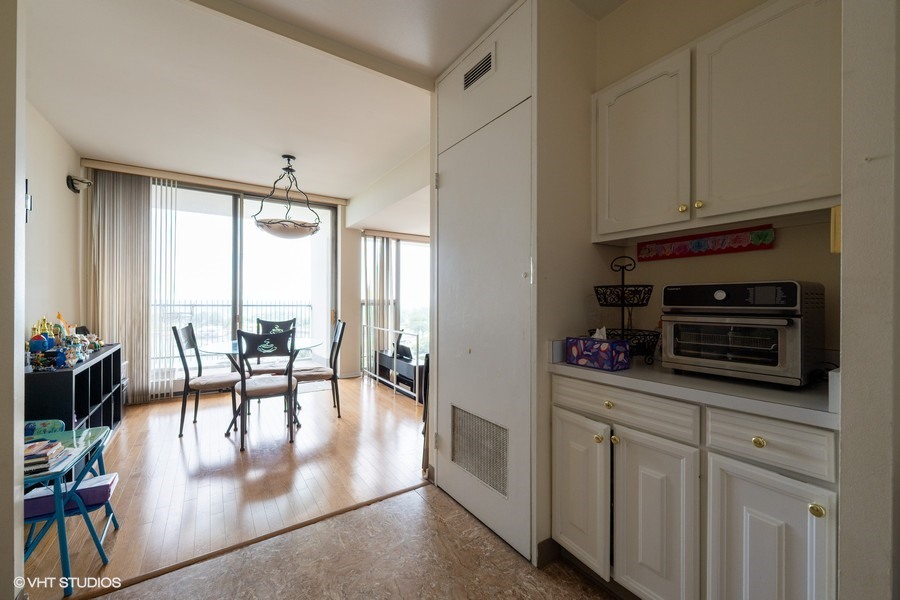 3200 N LAKE SHORE Drive 1104