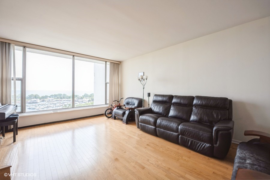 3200 N LAKE SHORE Drive 1104