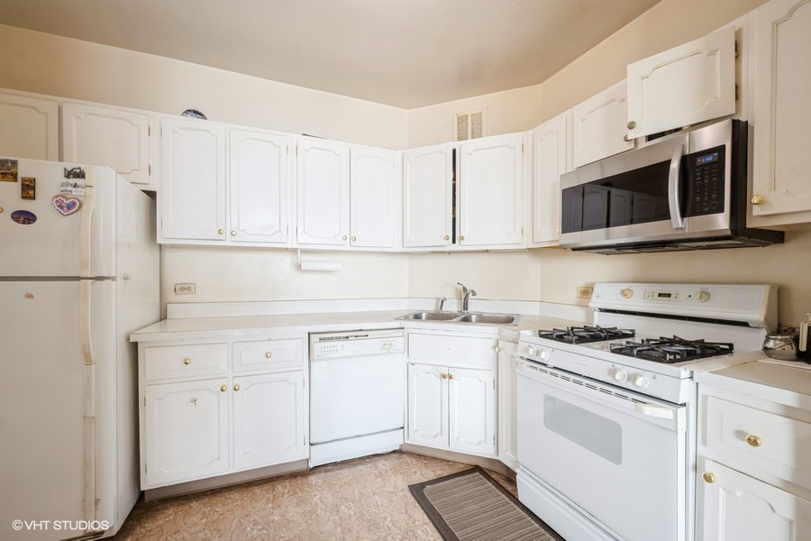 3200 N LAKE SHORE Drive 1104