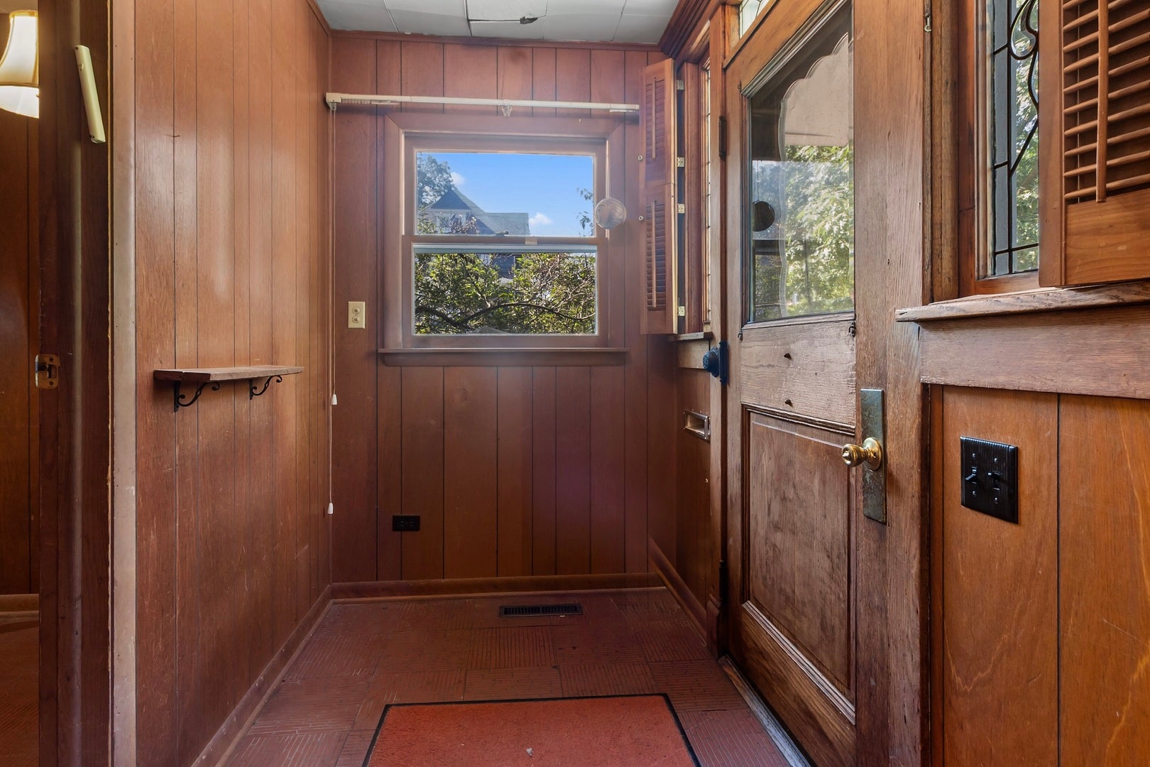 370 Lincoln Avenue