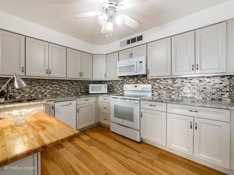 Tiny photo for 6007 N Sheridan Road #17G, Chicago, IL 60660 (MLS # 12529822)