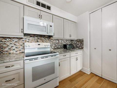 Tiny photo for 6007 N Sheridan Road #17G, Chicago, IL 60660 (MLS # 12529822)