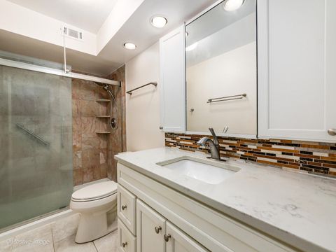 Tiny photo for 6007 N Sheridan Road #17G, Chicago, IL 60660 (MLS # 12529822)